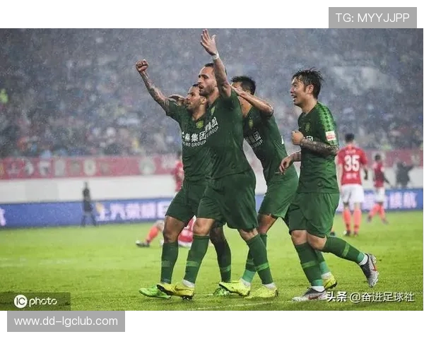 降维打击梅黑解析：足球战术革新与技术流派的完美融合